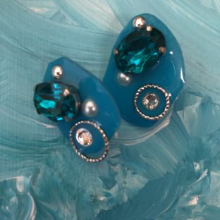 マリンブルーのピアス