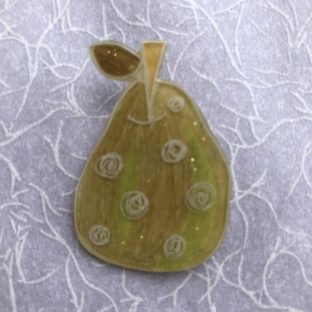 洋梨のブローチ　⑤