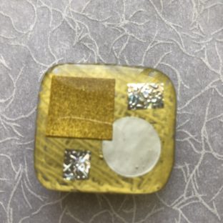 お洒落でモダンな帯留め　ゴールド