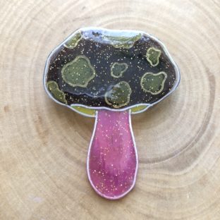 アトリエひなたオリジナルの【きのこのブローチ】