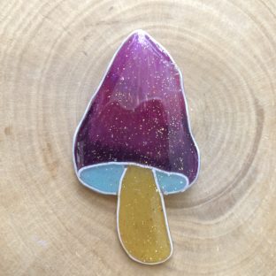 アトリエひなたオリジナルの【きのこのブローチ】