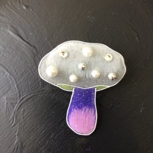 アトリエひなた　オリジナルきのこのブローチ