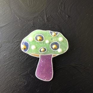 アトリエひなた　オリジナル　きのこのブローチ